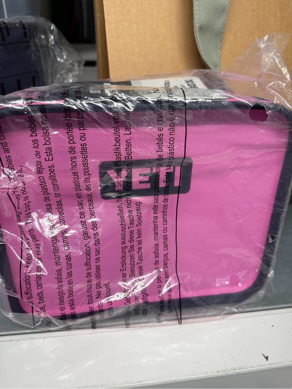 New with Tags Yeti Pink Daytrip Lunch Box